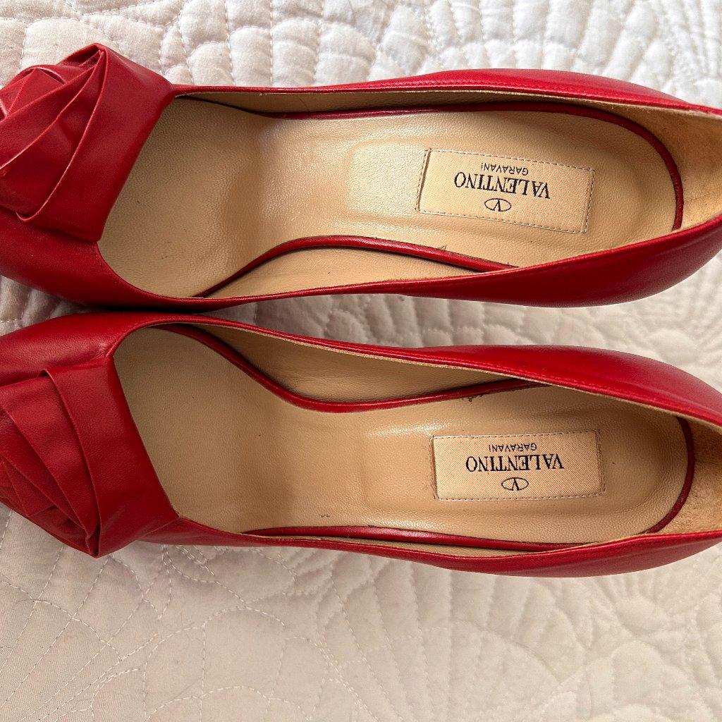 Valentino Stiletto Red Pump Shoe 37 1/2 Or 7 1/2